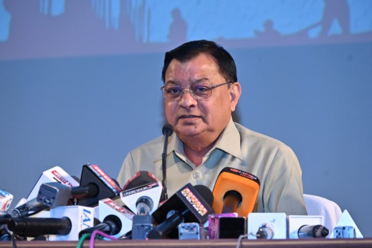 (रायपुर)श्रमिक समाज की आधारशिला हैं और उनके बिना विकास की कल्पना अधूरी: लखनलाल देवांगन