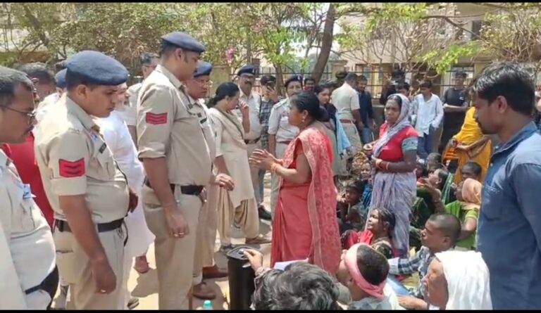 (दुर्गं) खम्हरिया में बुलडोजर पर ब्रेक: रहवासियों के विरोध के आगे झुका प्रशासन