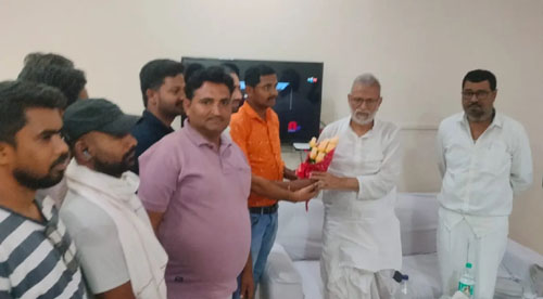 (कोरबा) नीलकंठ कंपनी के 75 श्रमिकों ने थामा कोयला मजदूर सभा का दामन