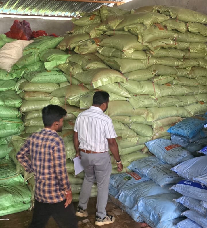 (कोंडागांव) मेसर्स गौतम कृषि केंद्र बफना पर उर्वरक क्रय विक्रय कृषि विभाग ने लगाया प्रतिबंध