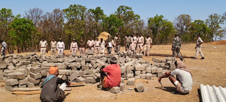 (जशपुरनगर) वन कक्ष पी-111 में अवैध अतिक्रमण पर वन विभाग की कार्यवाही