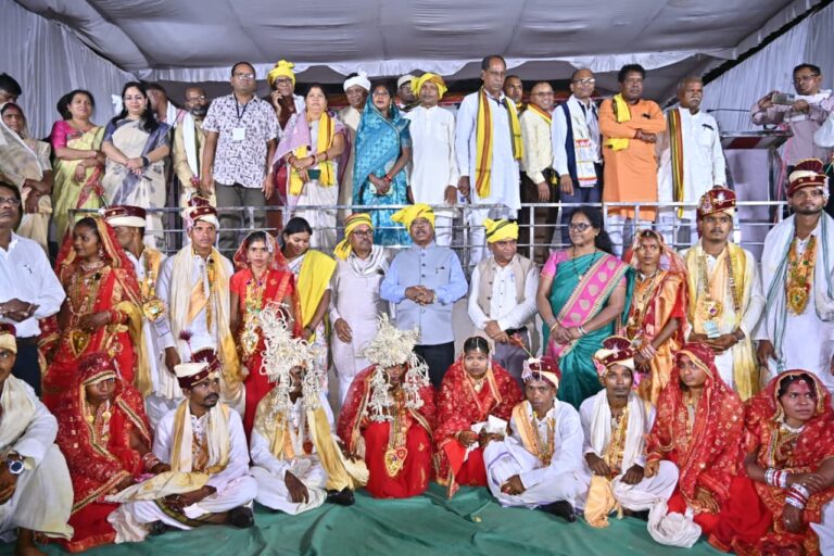 (धमतरी) सामूहिक विवाह से सजी गंगरेल, 59 जोड़ों ने रचाई नई जिंदगी की शुरुआत