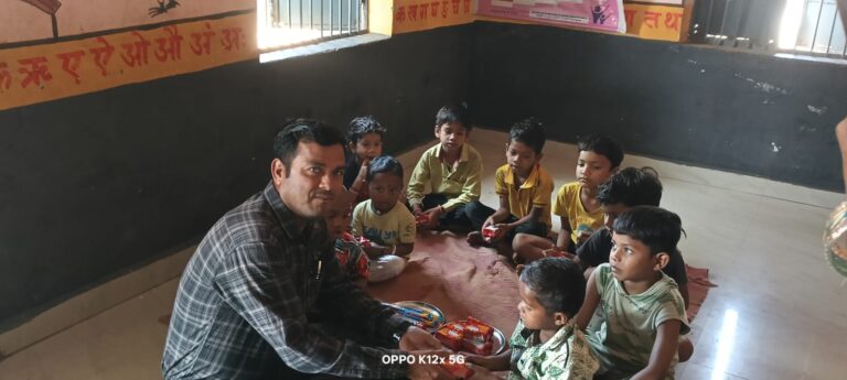 (रायपुर) बच्चों के चेहरों पर मुस्कान, कर्मचारियों का जन्मदिन बना यादगार – प्रोजेक्ट आओ बाँटें खुशियाँ के तहत शासकीय कर्मचारी बच्चों संग साझा कर रहे हैं खुशियाँ