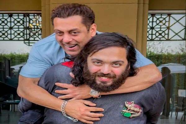 अनंत अंबानी की पीठ पर चढ़े सलमान खान, बोले- लिख लो, यह आदमी देश को भी उठाएगा