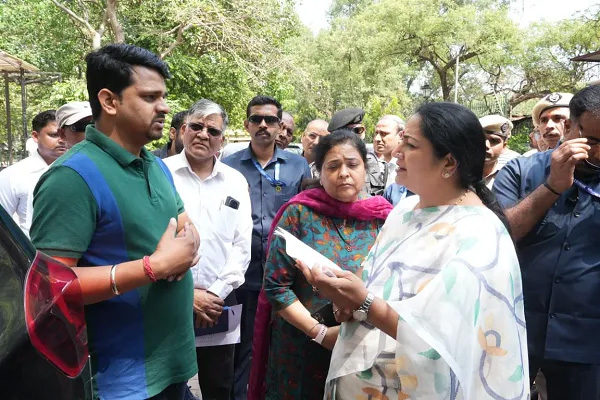 अनुशासन केवल छोटे कर्मचारियों के लिए नहीं, कमिश्नर तक पर लागू होगा: सीएम रेखा गुप्ता