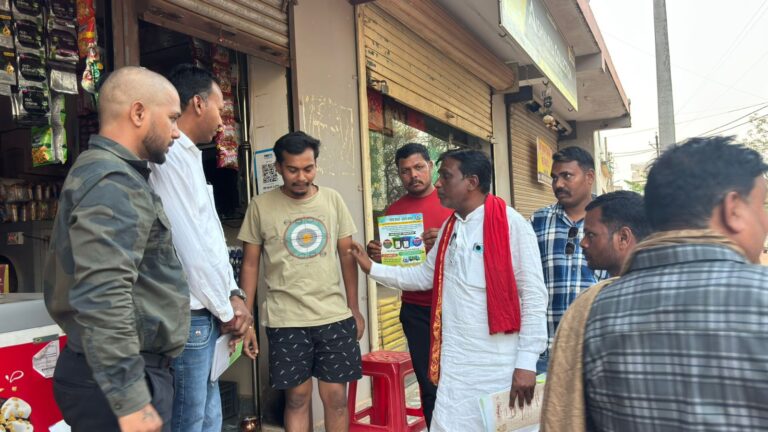 (कवर्धा)स्वच्छता की अलख: नपा अध्यक्ष चंद्रवंशी खुद उतरे मैदान में, वार्ड 01 में घर-घर पहुंचाया संदेश