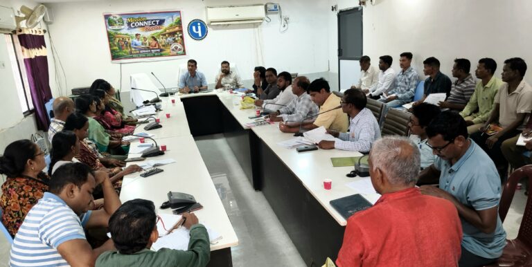 (सुकमा)कोंटा जनपद में सचिवों की समीक्षा बैठक
