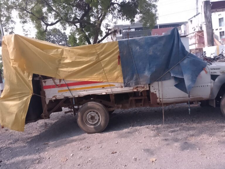 रात के सन्नाटे को चीरता तेज़ डीजे… पुलिस की एंट्री और मौके पर ही जब्त हुआ पूरा साउंड सिस्टम ।