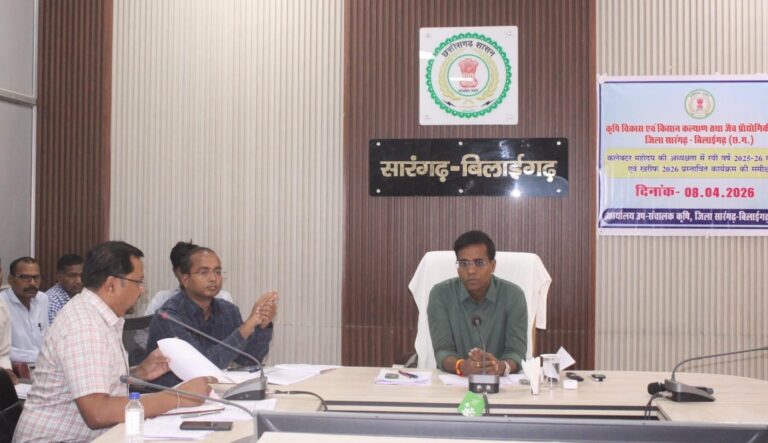 अब दफ्तर में नहीं, खेत-खलिहान में दिखेंगे अफसर—कलेक्टर का अल्टीमेटम, किसानों और पशुपालकों को हर हाल में मिलेगा फायदा”