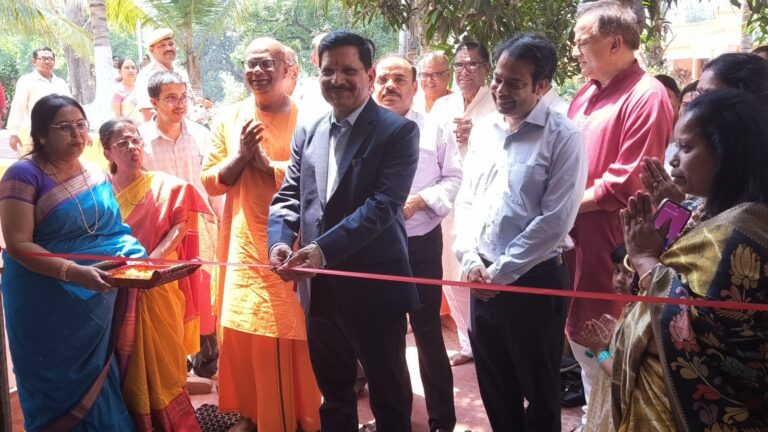 एसईसीएल सीएमडी श्री हरीश दुहन द्वारा रामकृष्ण मिशन, बिलासपुर में CSR के तहत “मां सारदा चैरिटेबल डिस्पेंसरी” का उद्घाटन