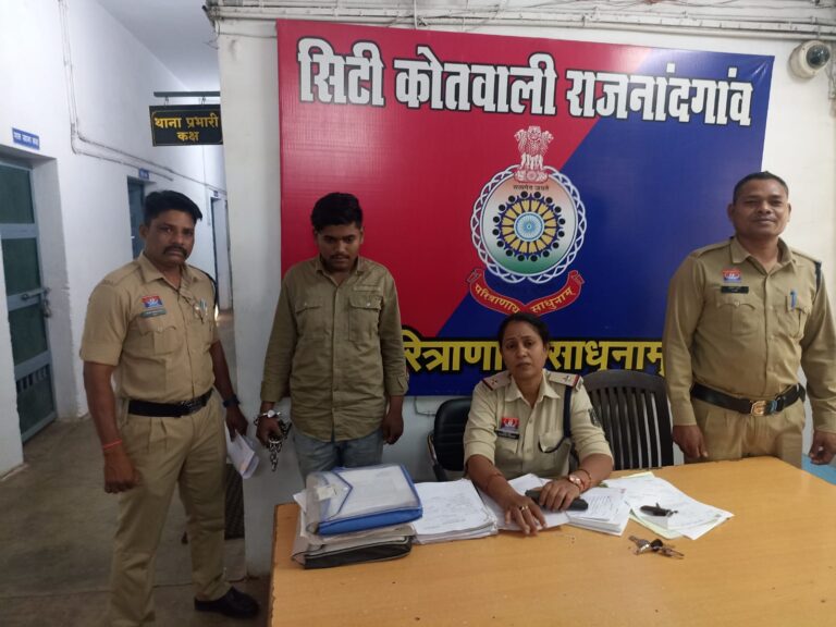 रात में चाकू लहराकर फैला रहा था दहशत, कोतवाली पुलिस की घेराबंदी में 13 इंच ब्लेड के साथ आरोपी गिरफ्तार”