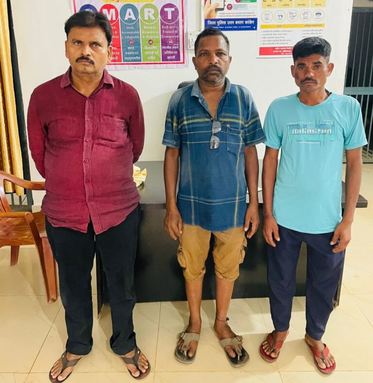 जंगल में चल रहा था ‘सट्टा सिंडिकेट—कांकेर में 3 आरोपी गिरफ्तार, नगदी और मोबाइल जब्त