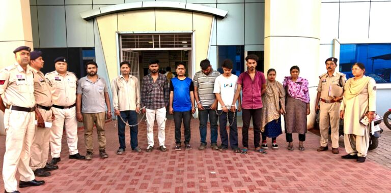 “एक क्लिक… और करोड़ों का खेल! दुर्ग में 250 बैंक खातों से खुला साइबर ठगी का काला जाल, 11 गिरफ्तार”