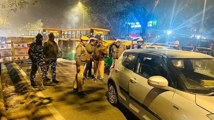 दिल्ली पुलिस के हेड कांस्टेबल ने फूड डिलीवरी एजेंट को गोली मारी, छाती से आर-पार हुई