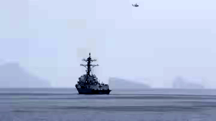 अमेरिका का दावा- होर्मुज से 2 जंगी जहाज गुजरे; ईरान ने दी गंभीर परिणाम की चेतावनी