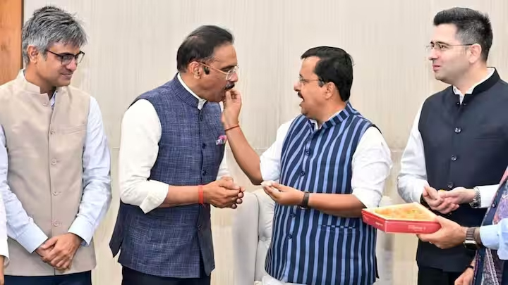 राज्यसभा के सभापति ने आप के 7 सांसदों के भाजपा में शामिल होने को दी मंजूरी