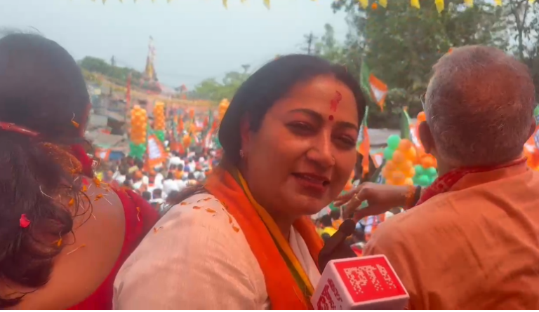 बंगाल में कमल पर बटन दबाना है और विकास को लाना है- रेखा गुप्ता