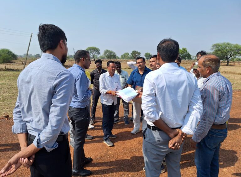 (धमतरी) लोक निर्माण विभाग के सचिव ने किया निर्माणाधीन सड़कों का निरीक्षण