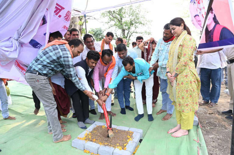 (कवर्धा) विधायक भावना बोहरा ने 2.75 करोड़ की लागत से 100 सीटर बालक छात्रावास का किया भूमिपूजन