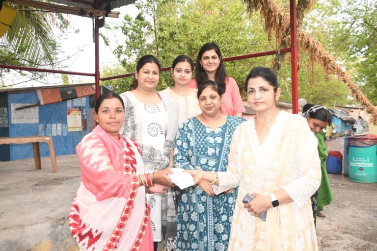 (रायपुर) दक्षिण पूर्व मध्य रेल्वे महिला कल्याण संगठन (सेक्रों), रायपुर मंडल द्वारा शिवनाथ रेल विहार,उल्लास भवन डब्ल्यू.आर.एस. कॉलोनी, रायपुर में सेनेटरी नेपकिन का मुफ्त वितरण