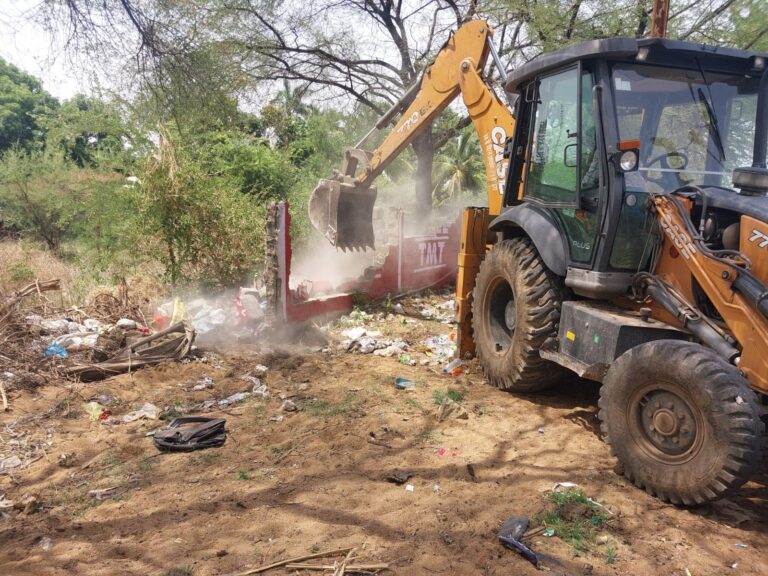 (रायपुर) फुण्डहर में सरकारी जमीन पर बना अवैध कब्जा हटाया गया : चला प्रशासन का बुलडोजर