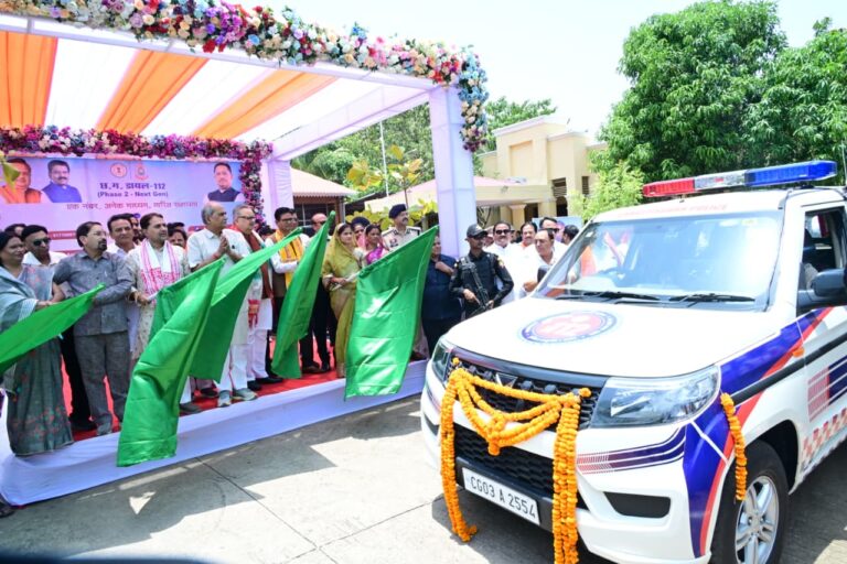 (रायपुर) सुरक्षित छत्तीसगढ़ की ओर कदम: ‘नेक्स्ट जेन सीजी डायल-112Ó के आधुनिक वाहनों को हरी झंडी