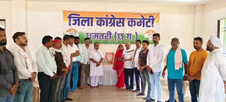 (धमतरी) शहर कांग्रेस ने झीरम घाटी के शहीदों को दी श्रद्धांजलि