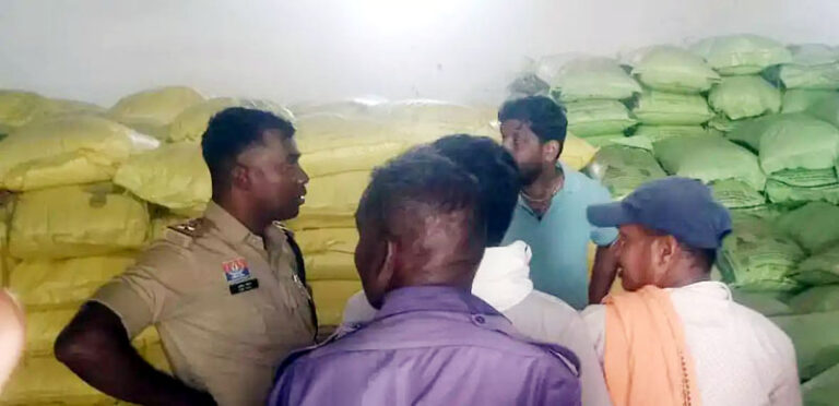 (बालोद) खाद चोरी, डॉग स्क्वाड लेकर सहकारी गोदाम पहुंची पुलिस