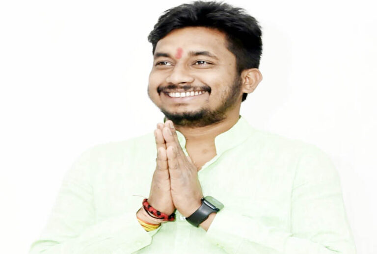 (धमतरी) मोदी विदेश में ‘मेलोडी’ बांट रहे, देश का युवा पेपर लीक से टूट रहा” – राजा देवांगन
