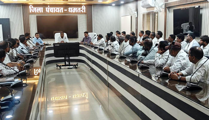 (धमतरी) खरीफ सीजन में किसानों को समय पर उर्वरक उपलब्ध कराने प्रशासन सजग