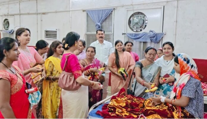 (कोरबा) मातृ दिवस पर सेवा का संकल्प: जिला अस्पताल में भाजपा महिला मोर्चा ने बांटे फल