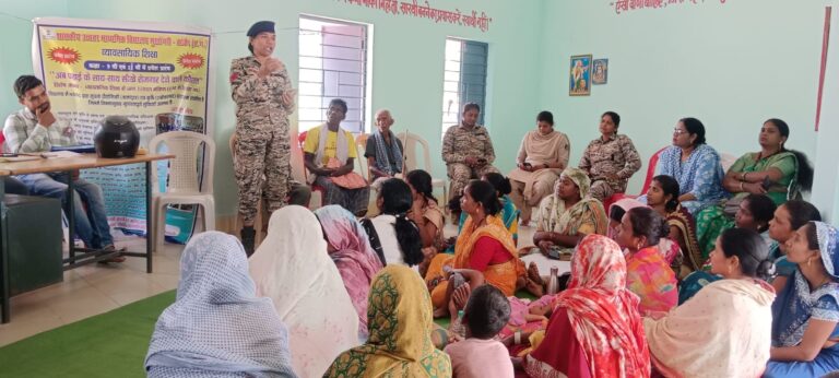 (कांकेर)में महिला रक्षा टीम का जागरूकता अभियान, छात्राओं को सिखाए साइबर सुरक्षा और सेल्फ डिफेंस