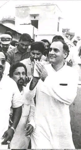 राजीव गांधी की पुण्यतिथि पर विजय शंकर चतुर्वेदी ने दी श्रद्धांजलि