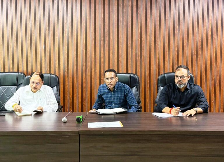 (रायपुर) बेहतर विभागीय समन्वय से कार्यों में लाएं तेजी : सचिव बंसल