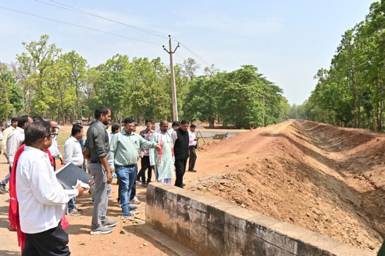 (धमतरी) शुरू हुआ सोंढूर नहर लाइनिंग कार्य, 4426 हेक्टेयर क्षेत्र को मिलेगा सिंचाई लाभ