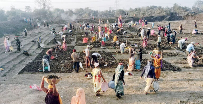 (रायपुर) जल संरक्षण के साथ मिल रहा बंपर रोजगार, मोर गांव, मोर तरिया अभियान से संवर रहे ग्रामीण क्षेत्र