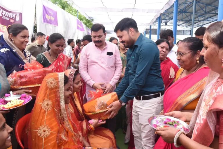 (रायपुर) सुशासन तिहार 2026: धरसींवा में लगा जनसमस्या निवारण शिविर, प्राप्त हुए 1100 आवेदन