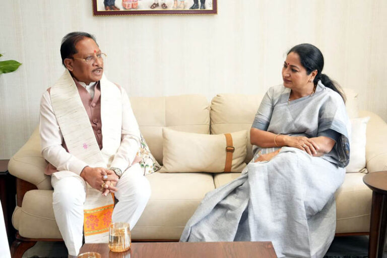 (नईदिल्ली/रायपुर) नई दिल्ली में मुख्यमंत्री विष्णु देव साय ने दिल्ली की मुख्यमंत्री रेखा गुप्ता से की सौजन्य भेंट