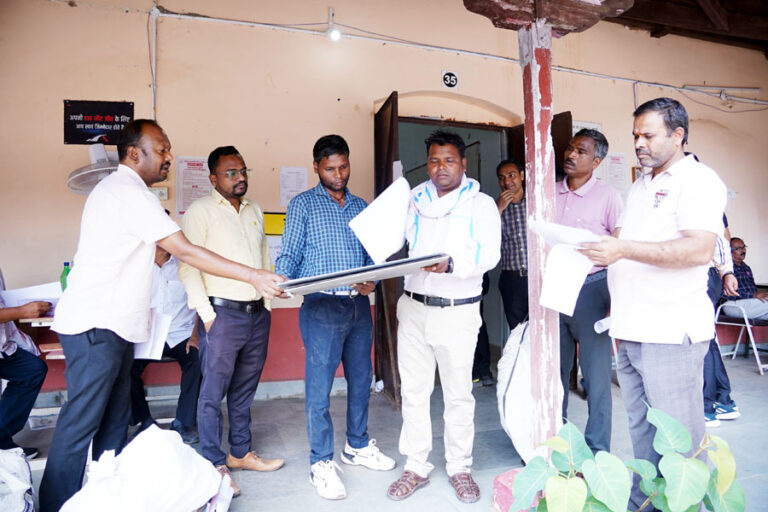 (जशपुरनगर) नगर पालिका जशपुर के वार्ड नबर 8 एवं 14 उपचुनाव के लिए मतदान दल रवाना