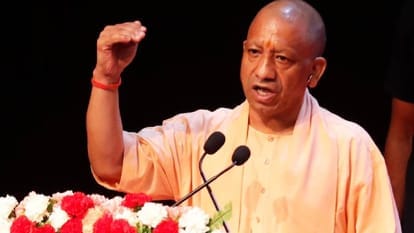 योगी बोले- कोई बच्चा आर्थिक मजबूरी में शिक्षा से वंचित न रहे, 75 जनपदों में लागू होगी श्रमिक विद्या योजना