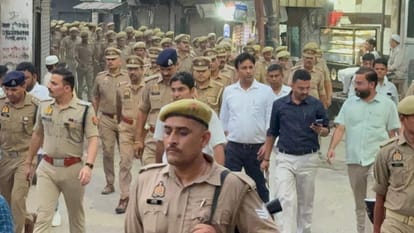 संभल में बकरीद पर हाई अलर्ट: डीएम-एसपी ने किया फ्लैग मार्च, संवेदनशील इलाकों में अतिरिक्त पुलिस बल तैनात