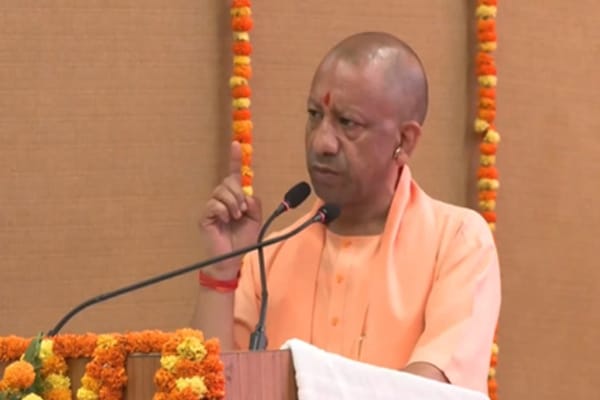 काशी में सीएम योगी का विपक्ष पर हमला, बोले-सनातन को मिटाने वाले खुद मिट गए
