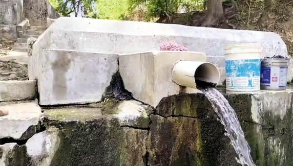 (कोरबा) भीषण गर्मी के बीच तलमली गांव में जल की अविरल धारा बनी अबूझ पहेली