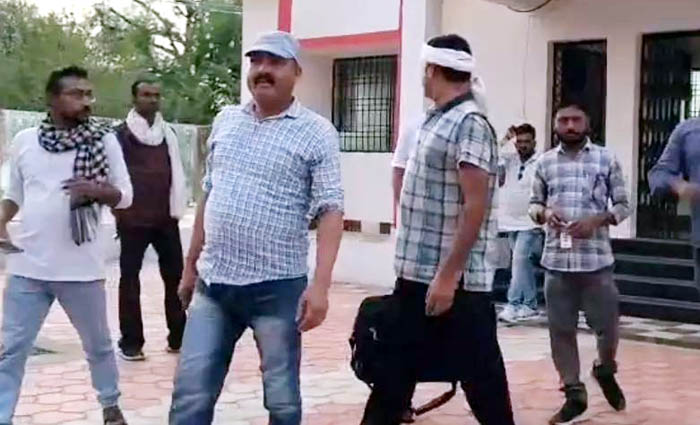 (मनेन्द्रगढ़) एसीबी ने मारी रेड, जेई और लाइनमैन रिश्वत लेते गिरफ्तार
