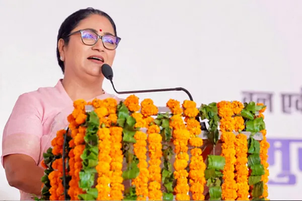 CM रेखा गुप्ता का बड़ा ऐलान, नीट परीक्षार्थियों के लिए फ्री में DTC बस में सफर