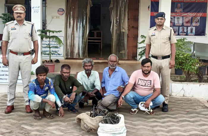 (दुर्ग) ट्यूबवेल से कॉपर वायर चोरी करने वाले और चोरी का माल खरीदने वाले 5 आरोपी गिरफ्तार