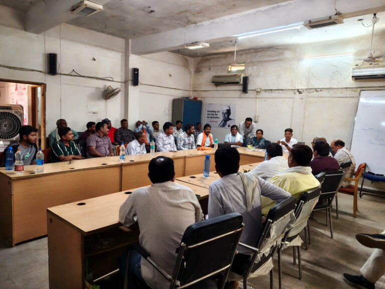 (धमतरी) कलेक्टर के निर्देश पर उर्वरक विक्रेताओं की बैठक आयोजित