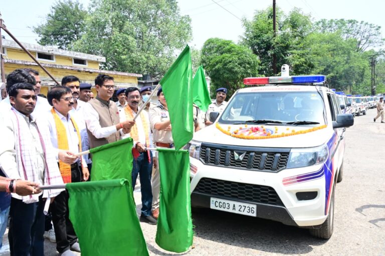अब एक कॉल पर दौड़ेगी हाईटेक मदद, रायगढ़ में उतरी 16 स्मार्ट पुलिस गाड़ियां