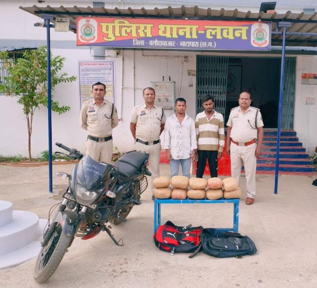 ग्राहक से पहले पुलिस पहुंची! 10 किलो गांजा लेकर घूम रहे दो तस्कर गिरफ्तार