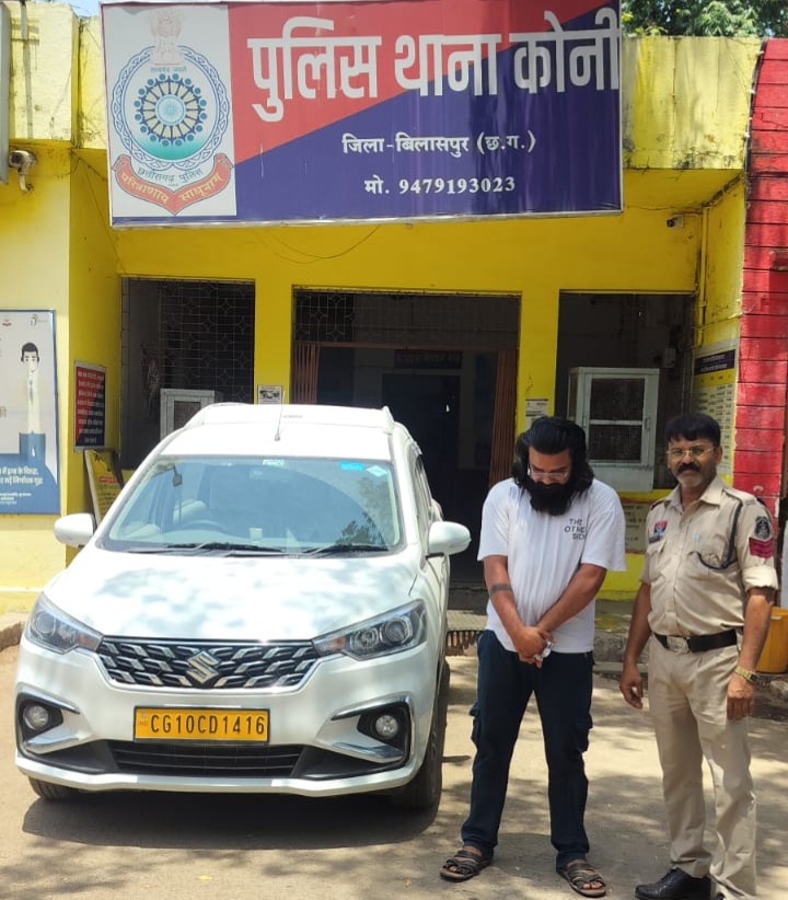 कार की छत पर युवती बैठाकर स्टंट, बिलासपुर में आर्टिका चालक पर पुलिस का शिकंजा